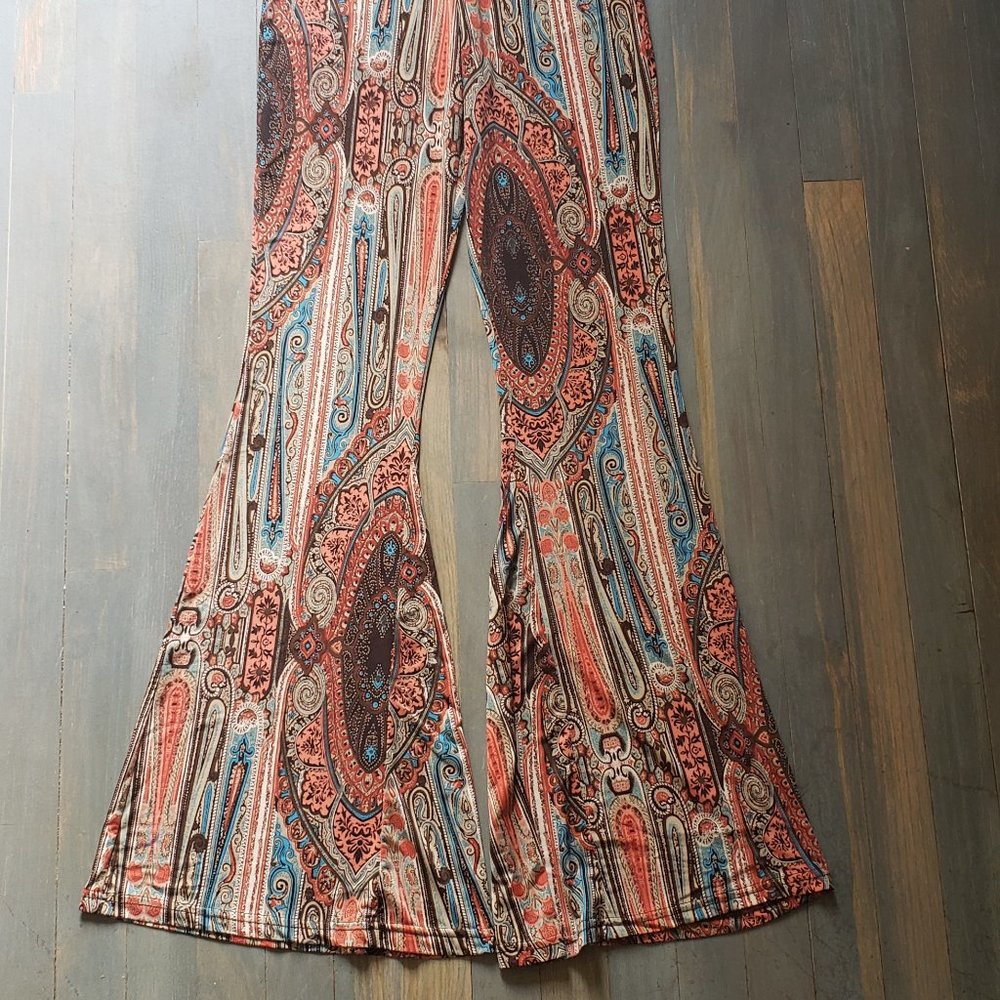 Selfie Couture by Trendology bell bottom leggings - Picture 4 of 6